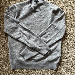 Women’s Uniqlo cashmere sweater